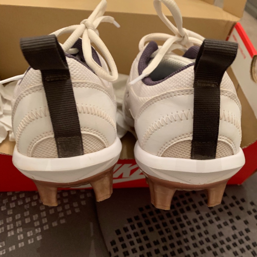 Cleats - Picture 3 of 4